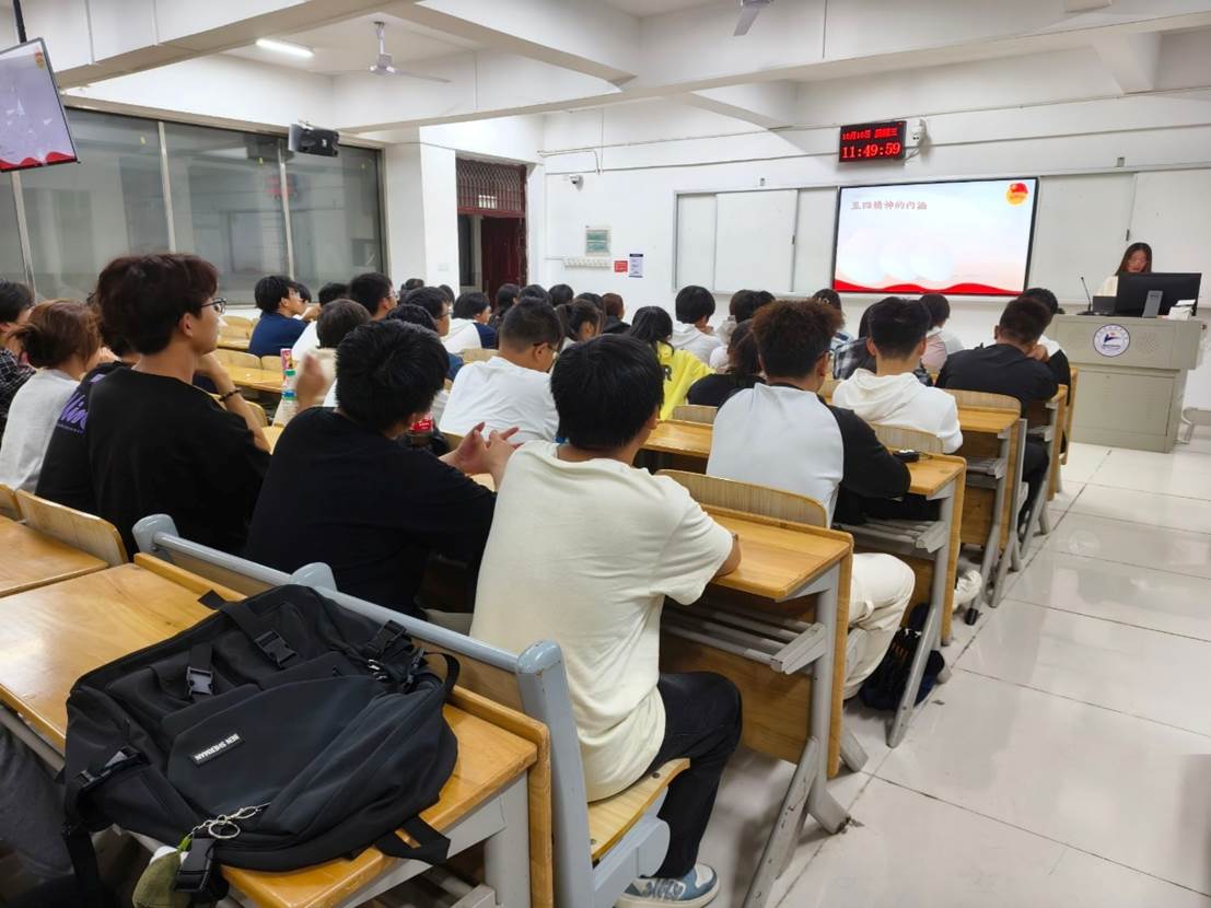 许多人在餐厅里 AI 生成的内容可能不正确。